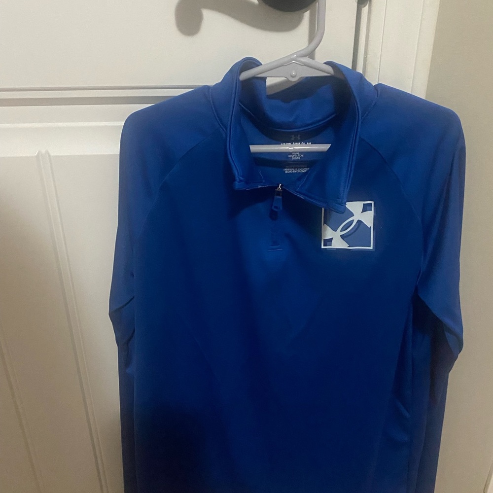 Set of 2 Under Armour boys quarter zips. Size youth medium
